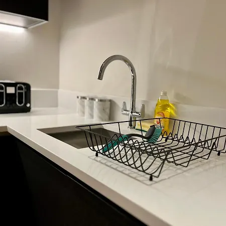 Stunning 2 Bedroom Apartment In The City Centre-2
