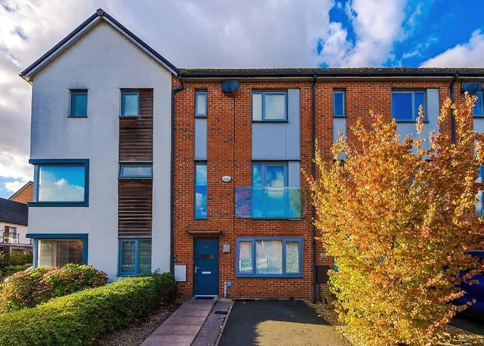 Sleeps 7, Games Room, Perfect For Groups, Driveway, Smart Tv, Available For Long Stays