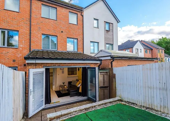 Sleeps 7, Games Room, Perfect For Groups, Driveway, Smart Tv, Available For Long Stays